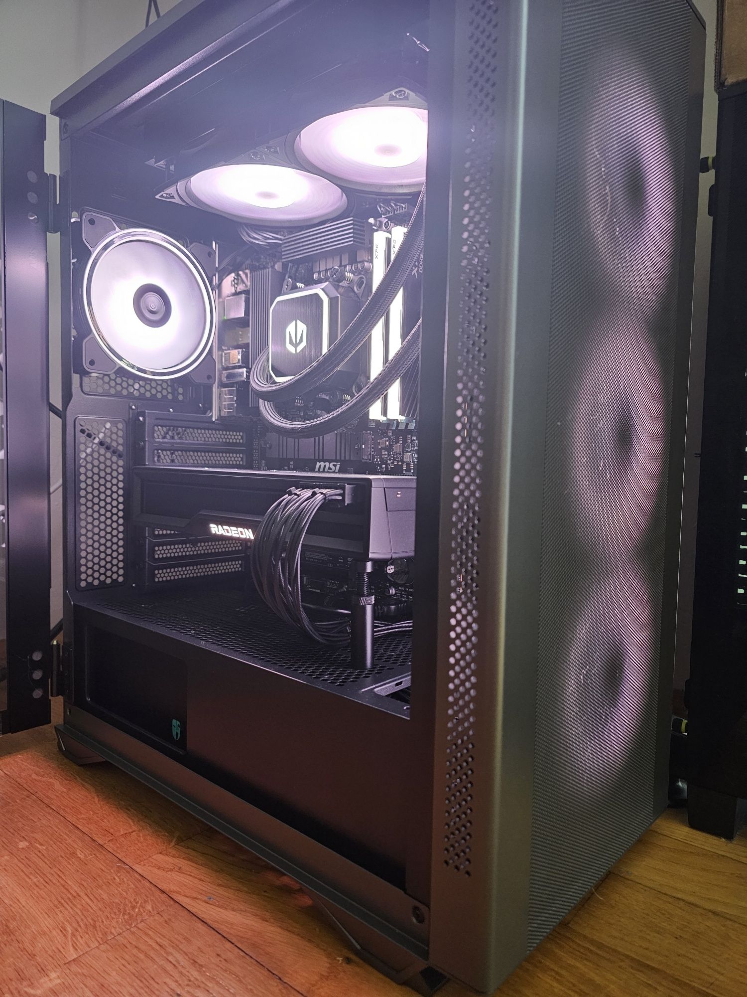 Nowy Komputer Gamingowy ARGB - Ryzen 5 - 6950XT - 2 TB M.2 - 32GB DDR5