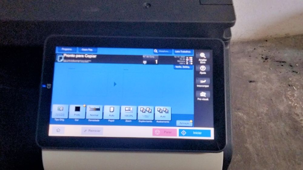 Vendo Konica Minolta Bizhub C250i com armário de mais 2 gavetas