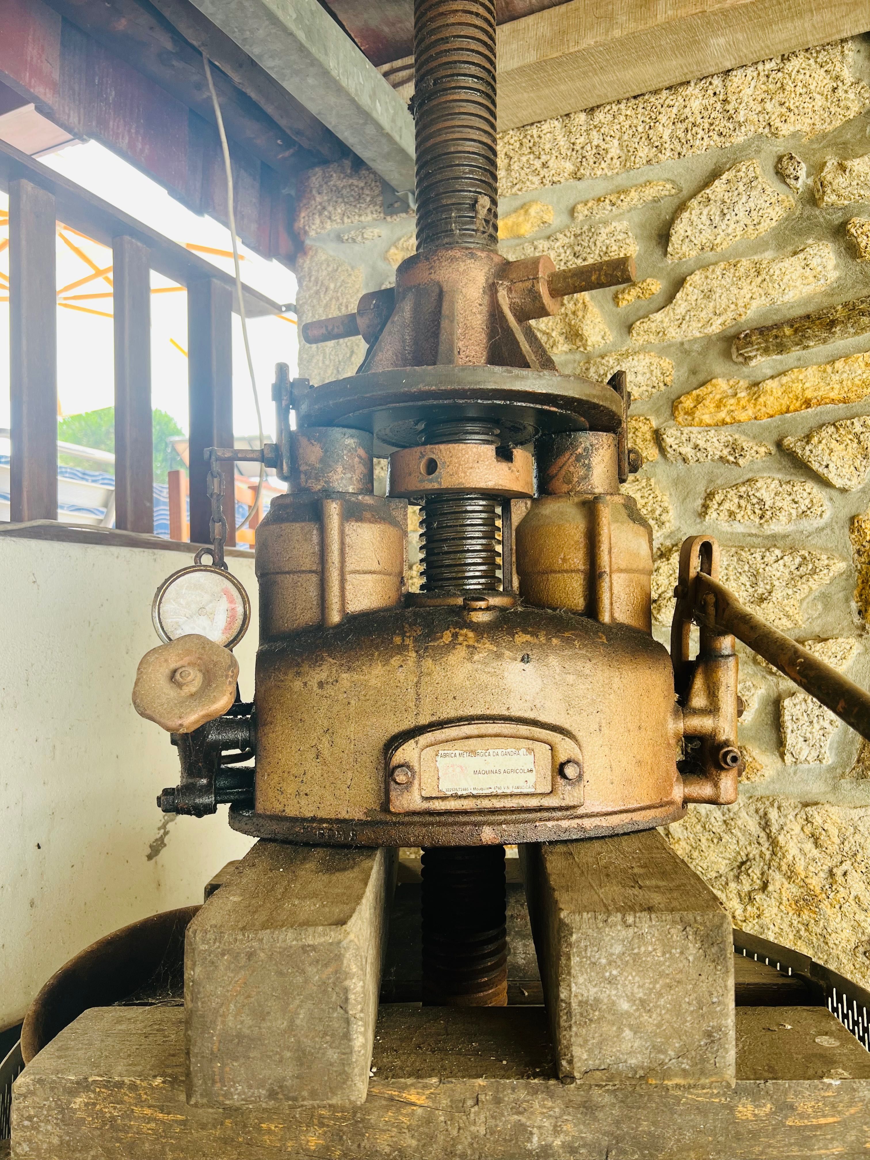Prensa Hidraulica P/Vinho  C/Elevador