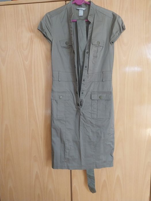 Lote com casacos e vestidos