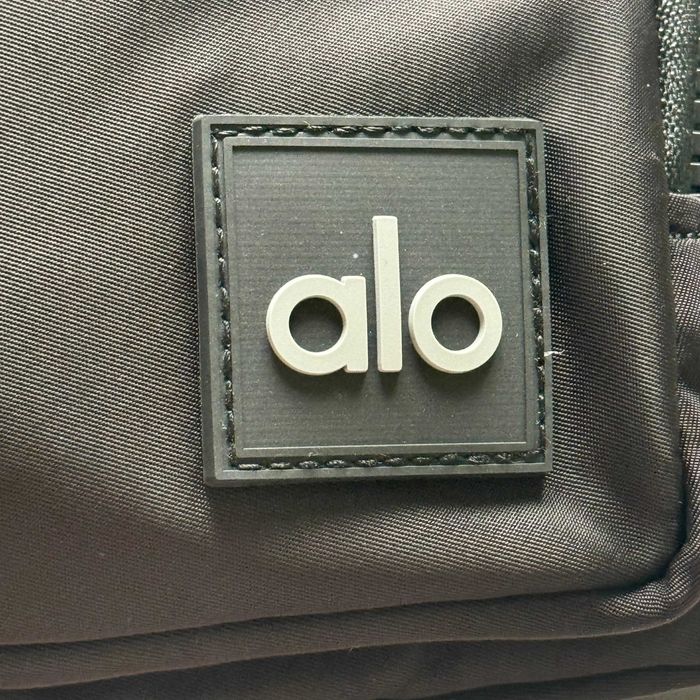 Сумка через плече/на пояс Alo Yoga Funny Pack. Бананка Alo.