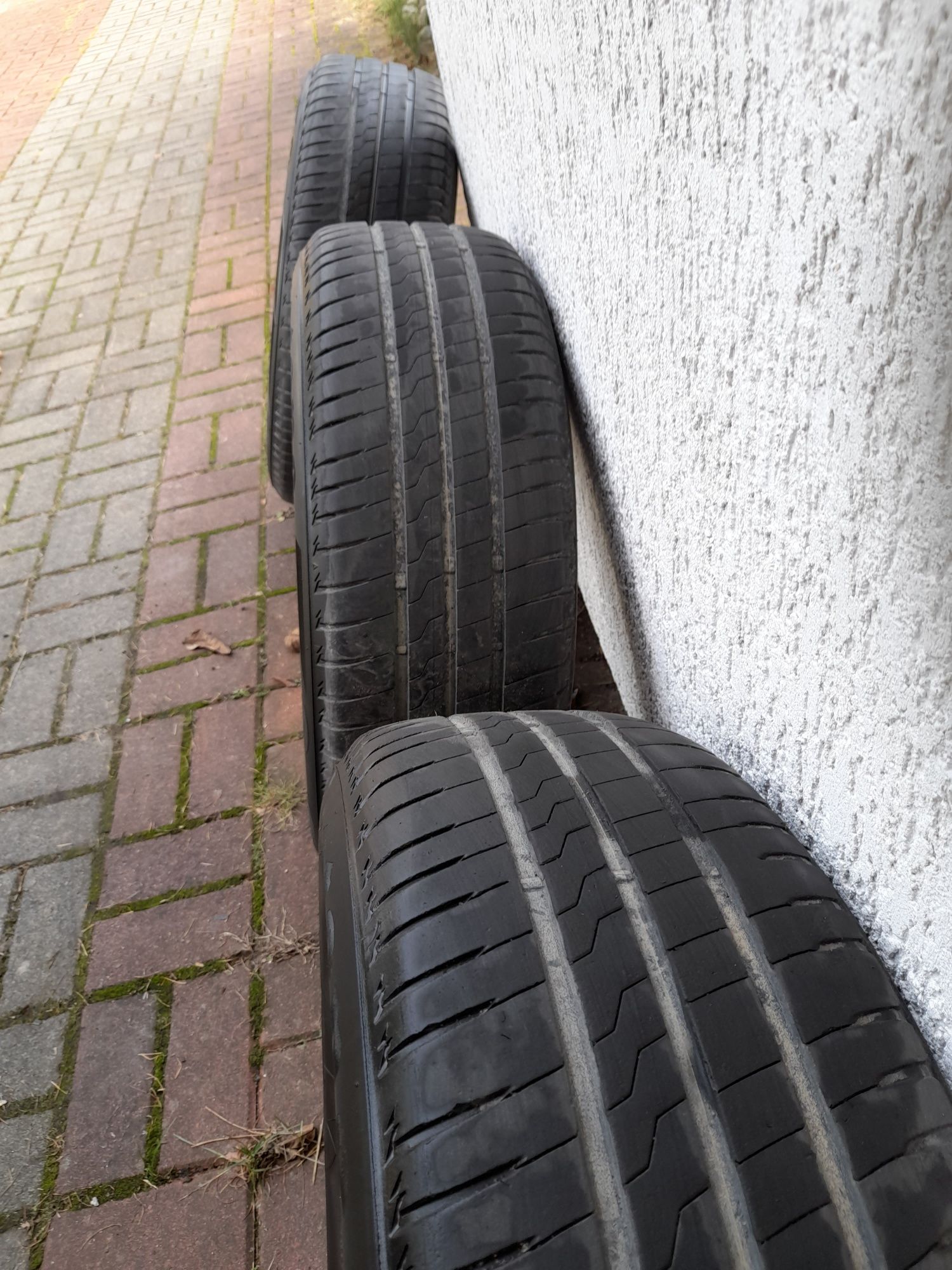 Sprzedam  używane 4 opony Letnie 195/65/r15 firestone