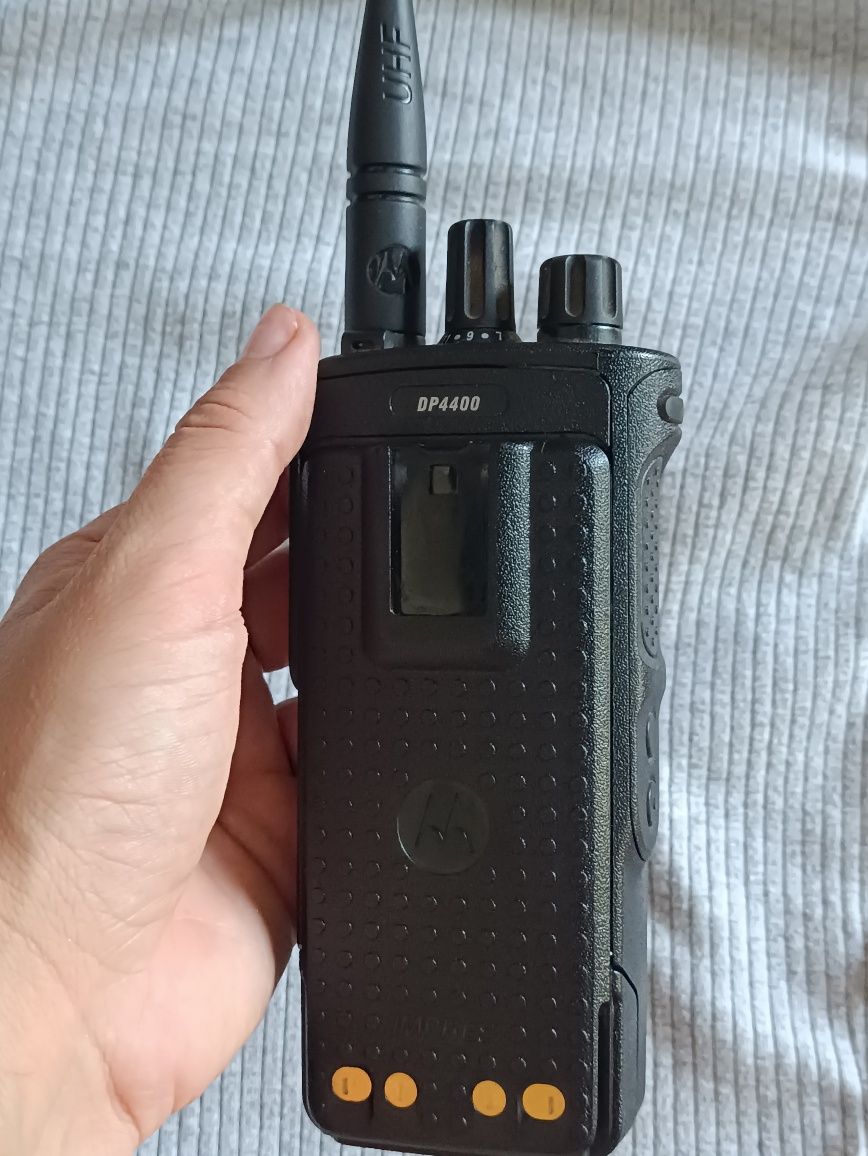 Рація motorola DP4400