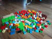Klocki LEGO Duplo pociąg, kawiarenka, zwierzęta, zegar, kwiaty