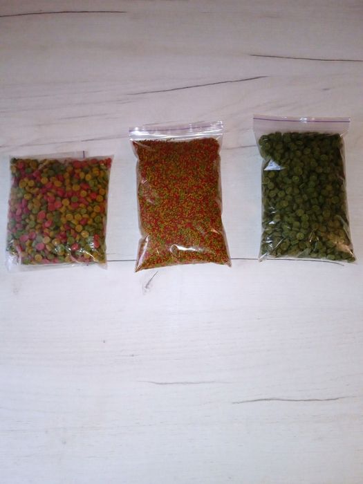 Продам корм для рибок акваріумних ,,за 250 грам за 100 грн.