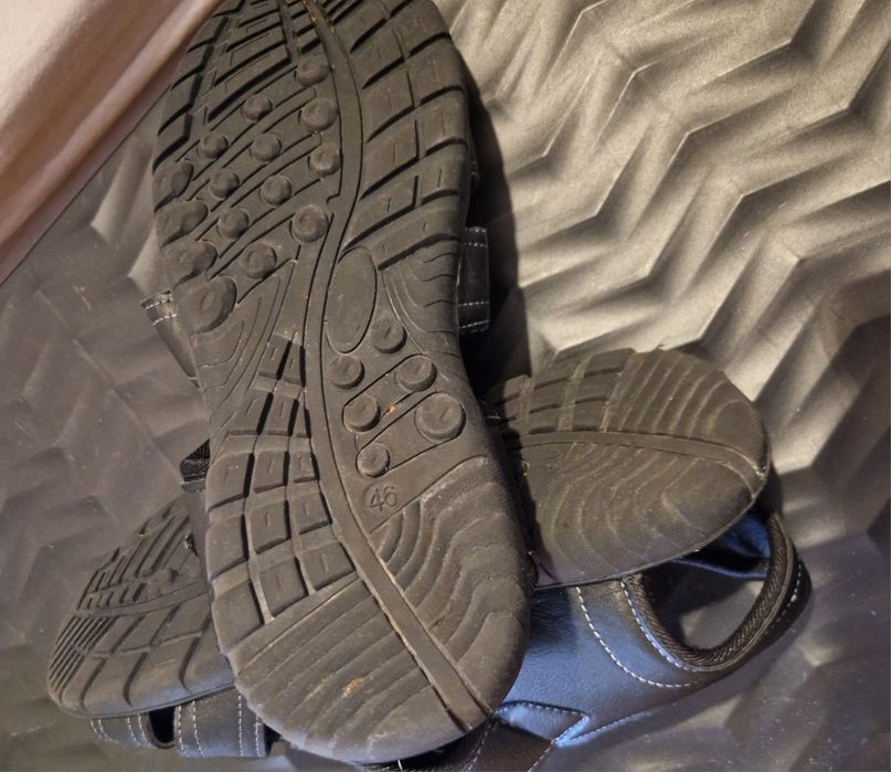 Sandálias s/novo .usado 2-3vez no max n 44.5
Estado realmente novo
N 4