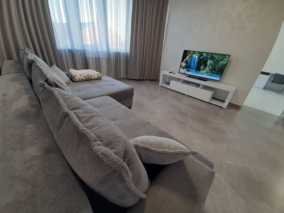 Нова 3 кімн. кв. в самісінькому центрі міста з приват. парковкою.