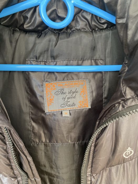 Czarny bezrękawnik damski – pikowany