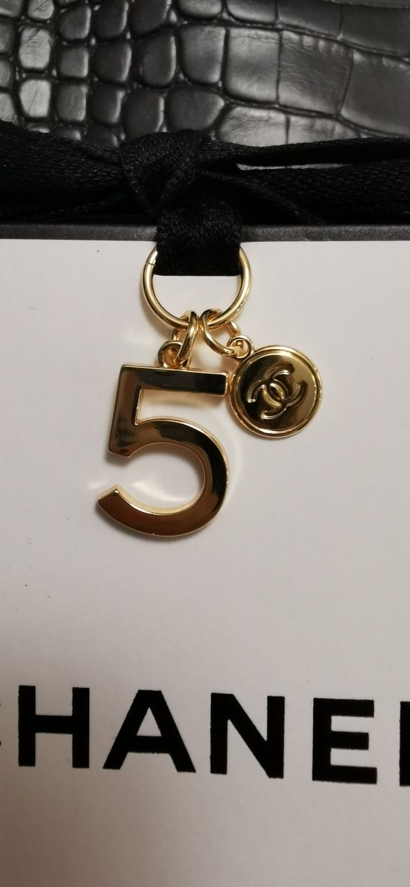 Chanel charms nr. 5z kolekcji Christmas 2023