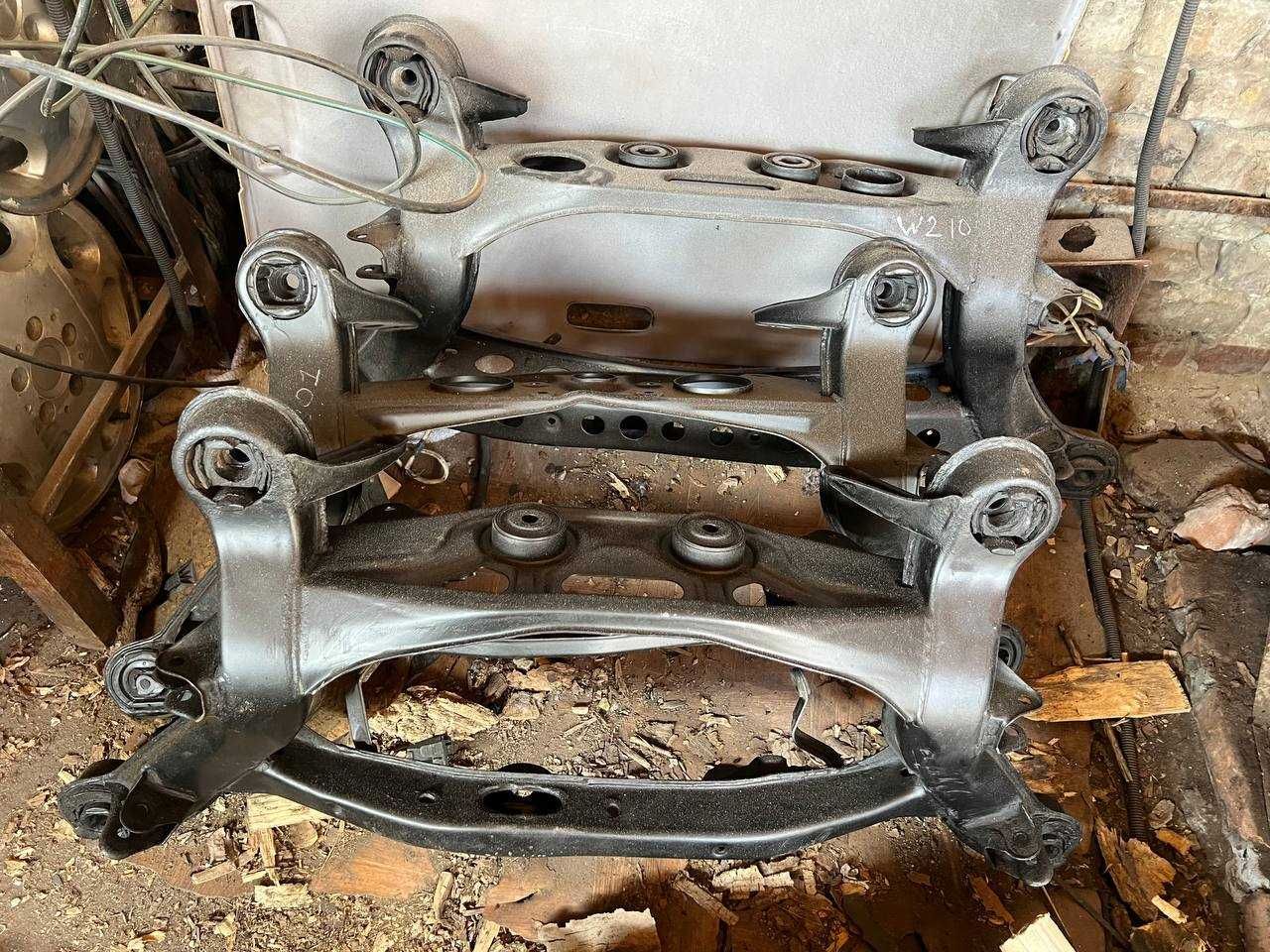 Задний подрамник W 124, 201, 202, 210, 140 Mercedes Benz