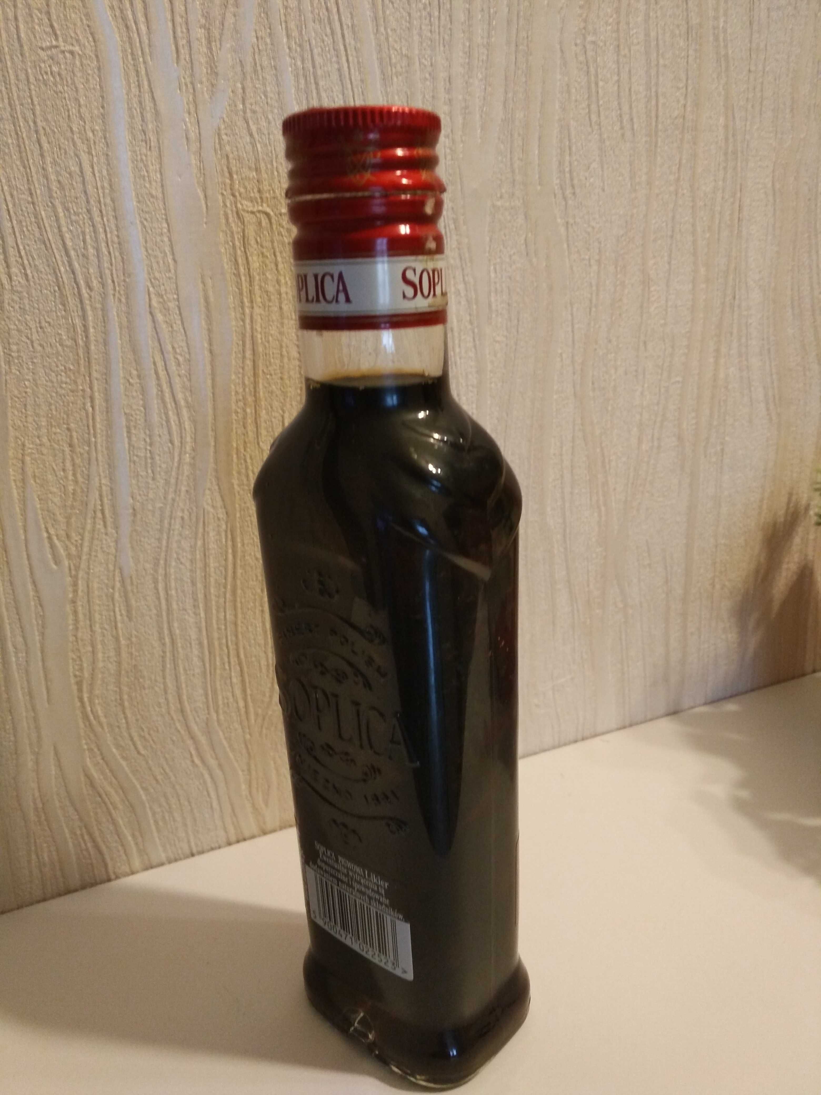 Sok z młodego orzecha włoskiego - bez cukru.