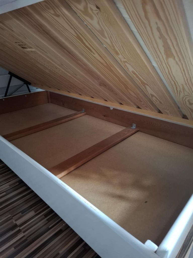Łóżko , tapczan młodzieżowy z pojemnikiem na pościel  (odbiór  własny)