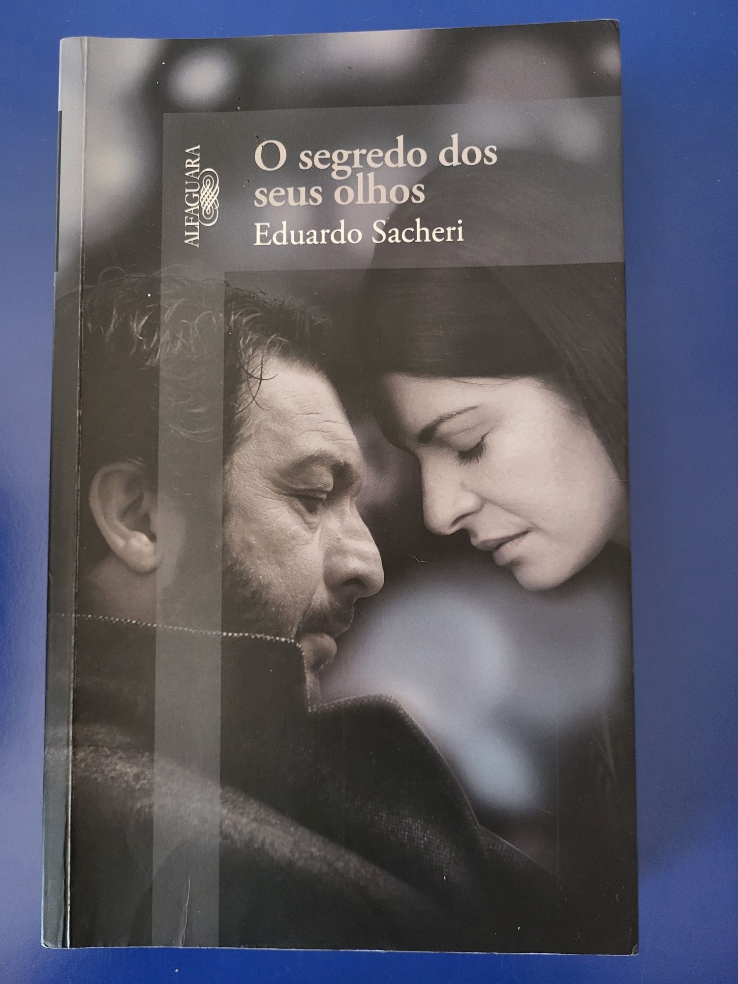 Diversos livros em segunda mão