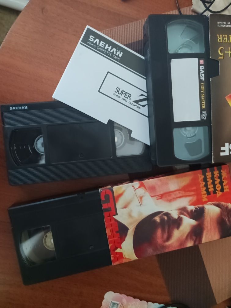 Продам видеокассеты на одной фильм стычка.