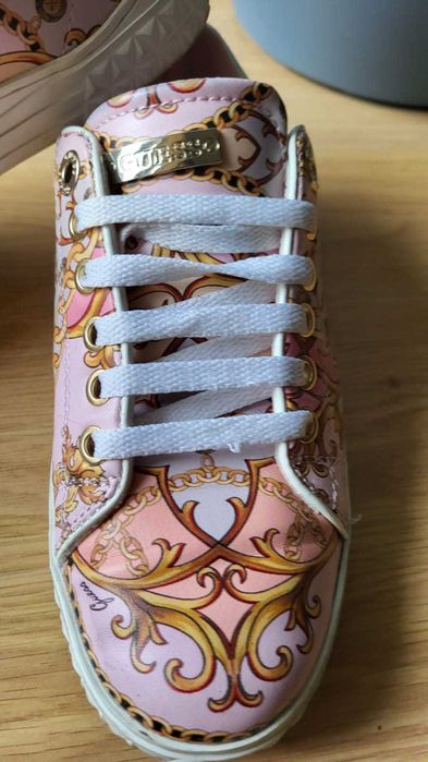 Ténis da marca Guess