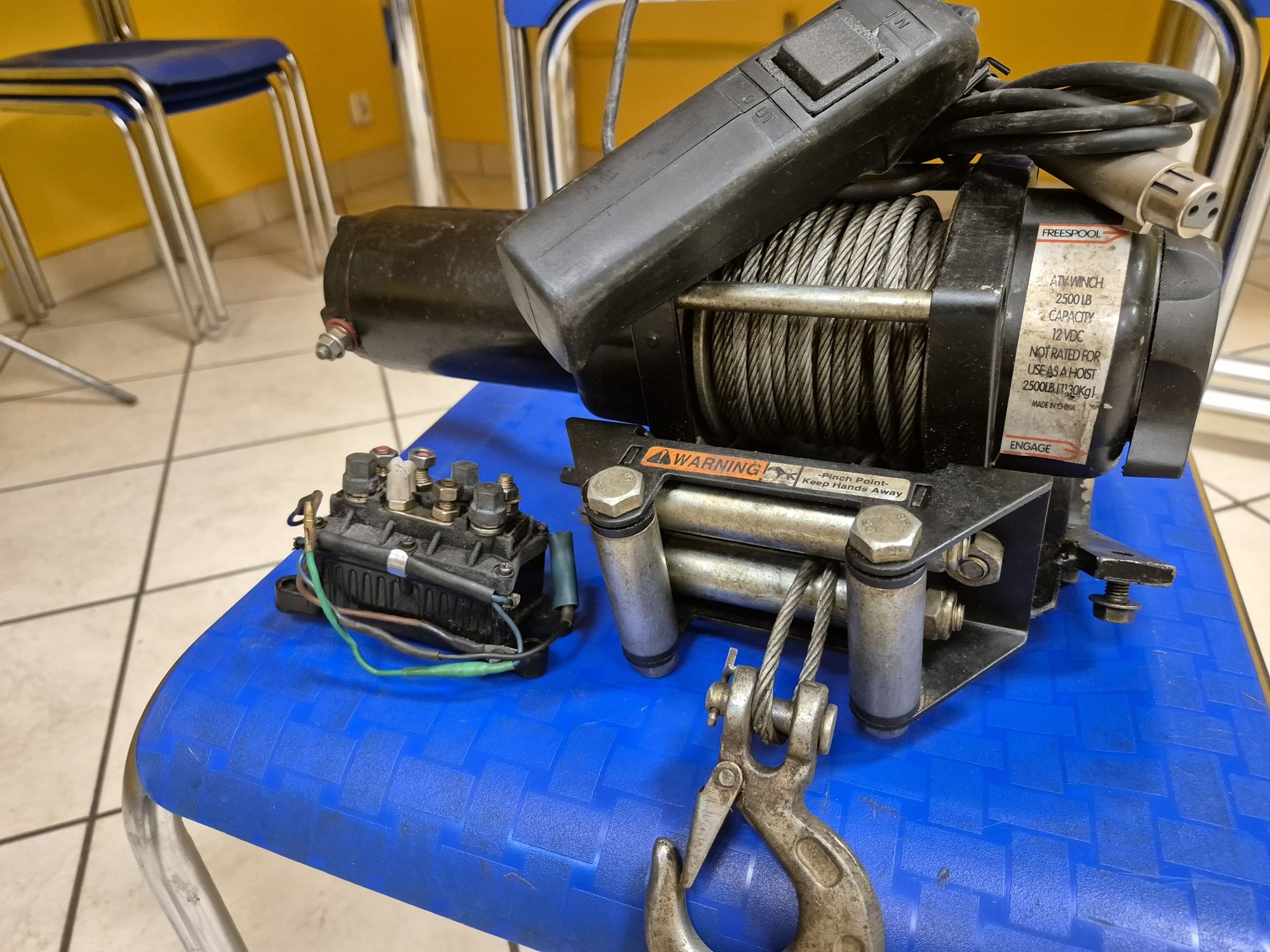 Wyciagarka 12V .Super stan