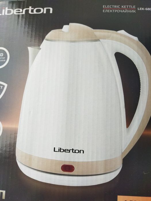 Електричний чайник Liberton LEK-6802