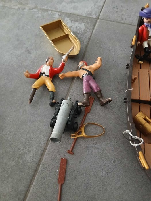 Brinquedo barco piratas