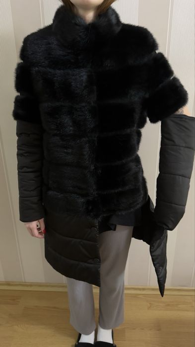 Пуховик-жилетка с натуральным мехом