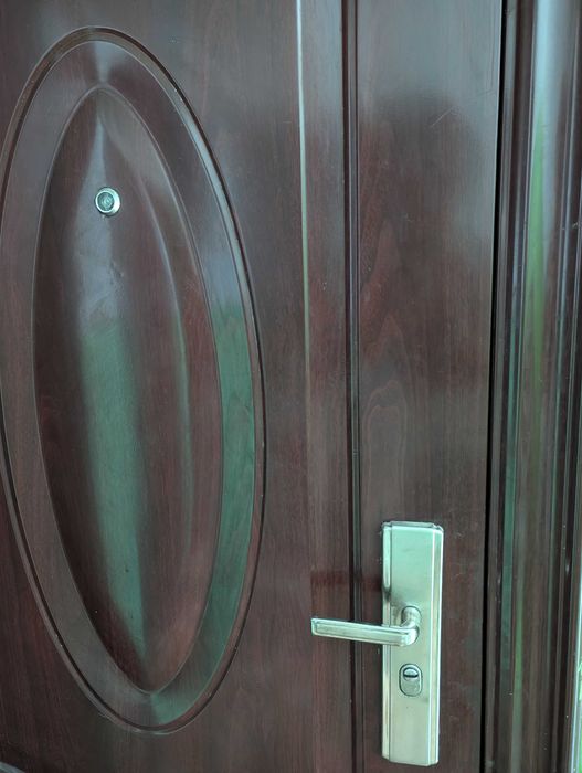 Вхідні металеві двері в гарному стані 96х210см
