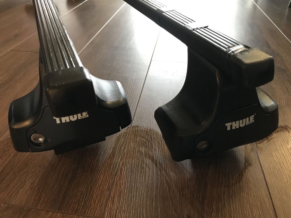 Bagażnik dachowy Thule.