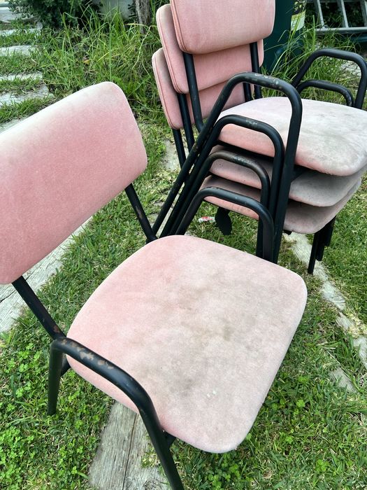 Cadeiras usadas nas muito resistentes