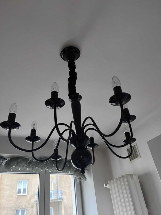 Czarny stylowy żyrandol firmy Philips Eseo na żarówki E14