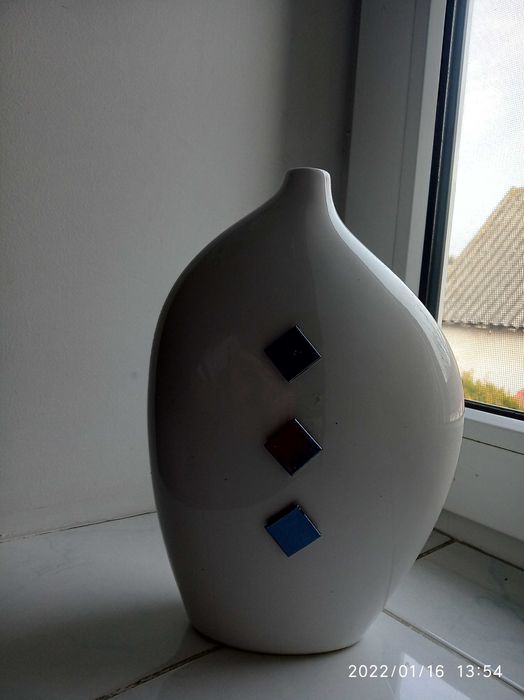 duży biały wazon