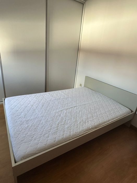 Cama casal + colchão 1,40 x 2,00 como novo