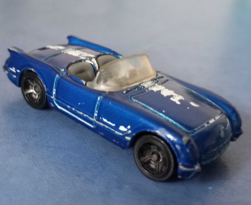 Машинки Hot Wheels Mattel металлические Corvette 3 штуки комплектом