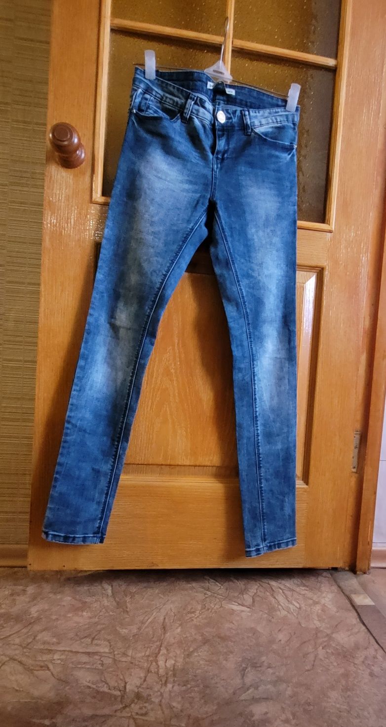 Джинсы Stradivarius 26,евр.36
