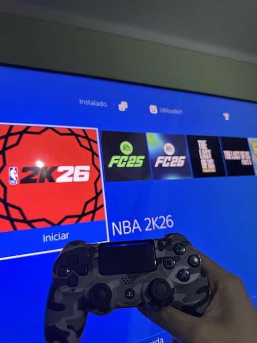 PlayStation 4 Pro 1tb Desbloqueada + 2 Comandos