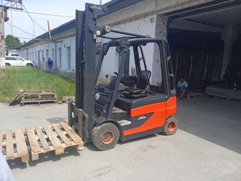 Навантажувач електричний Linde E25-01, 2012р.