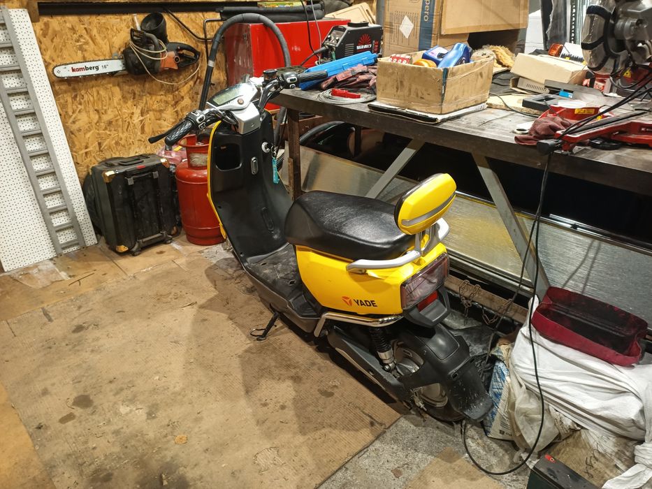 Оренда електроскутера (мопеда)  Glovo