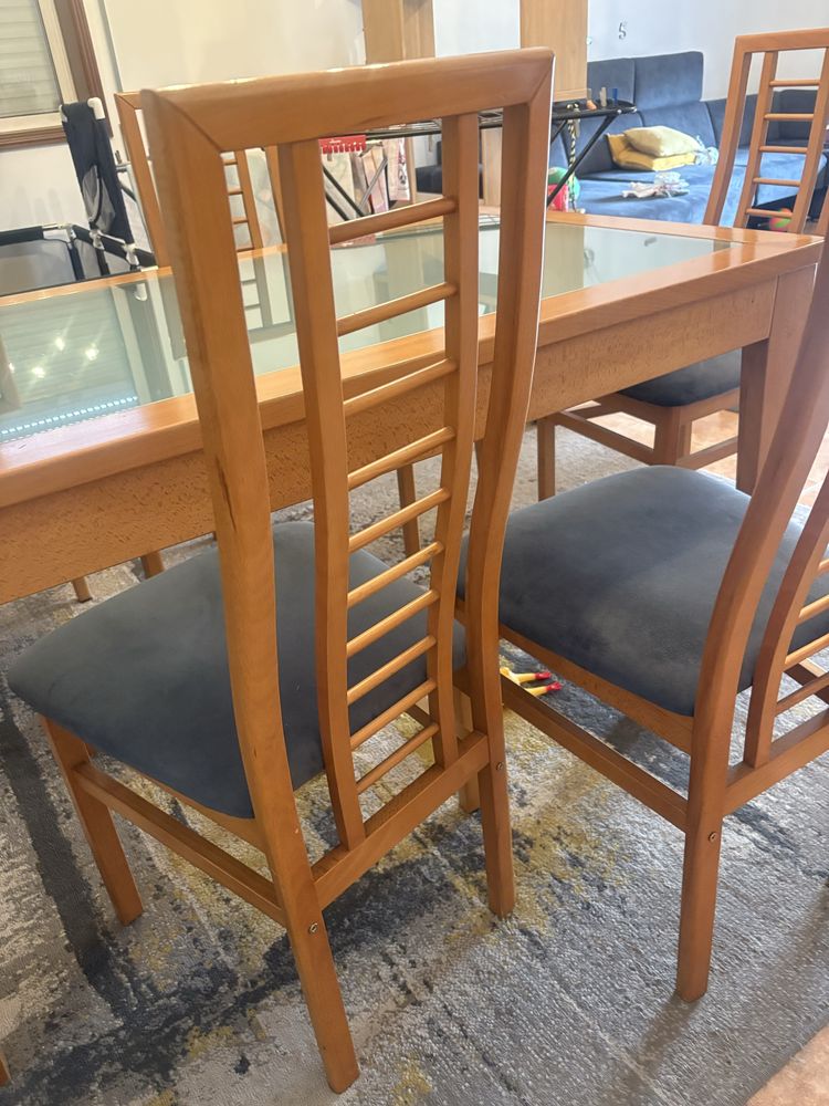 Mesa Com Vidro Temperado e 6 cadeiras