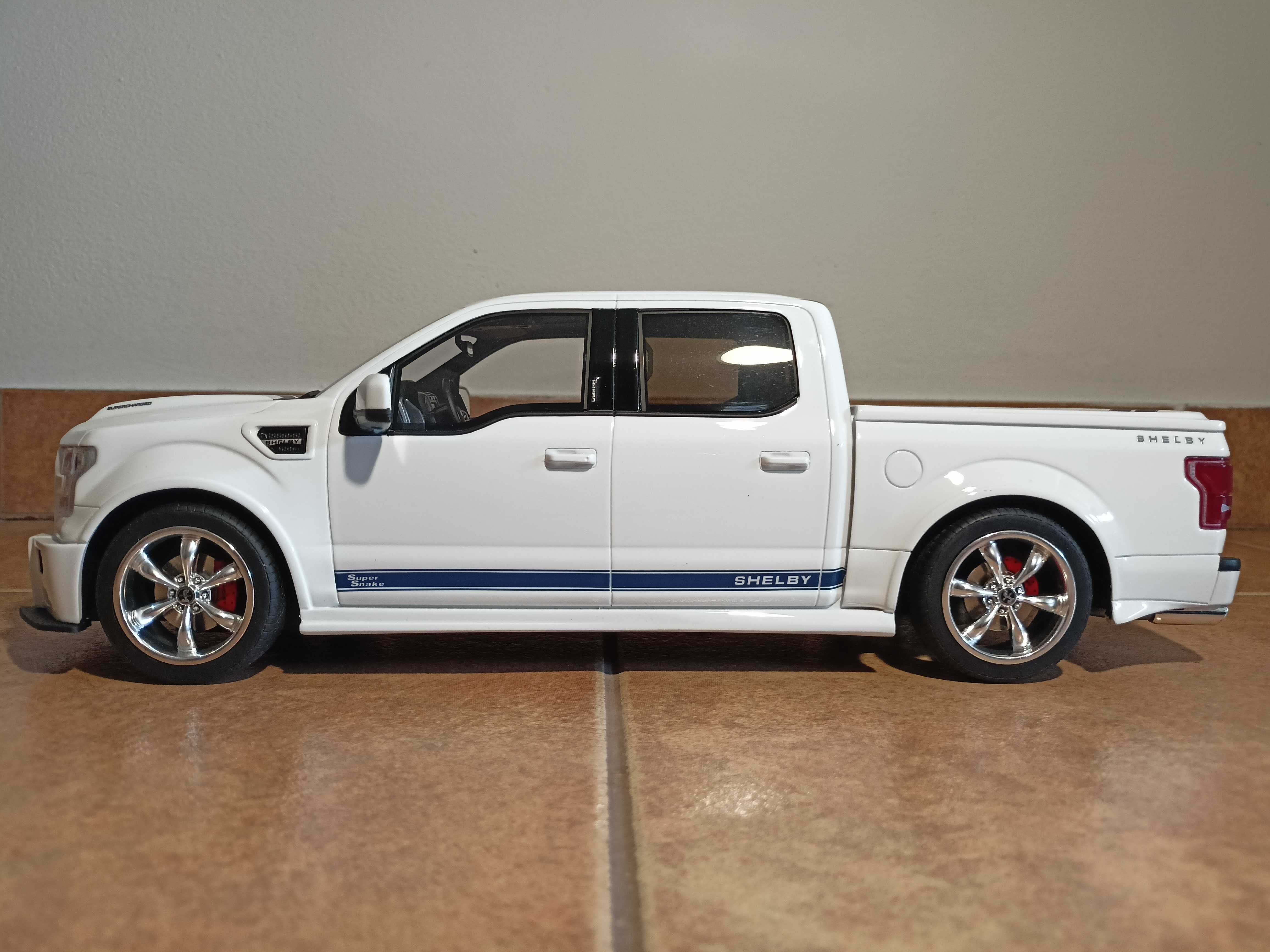 Shelby Ford F150 Super Snake GT824 model w skali 1:18 GT Spirit
