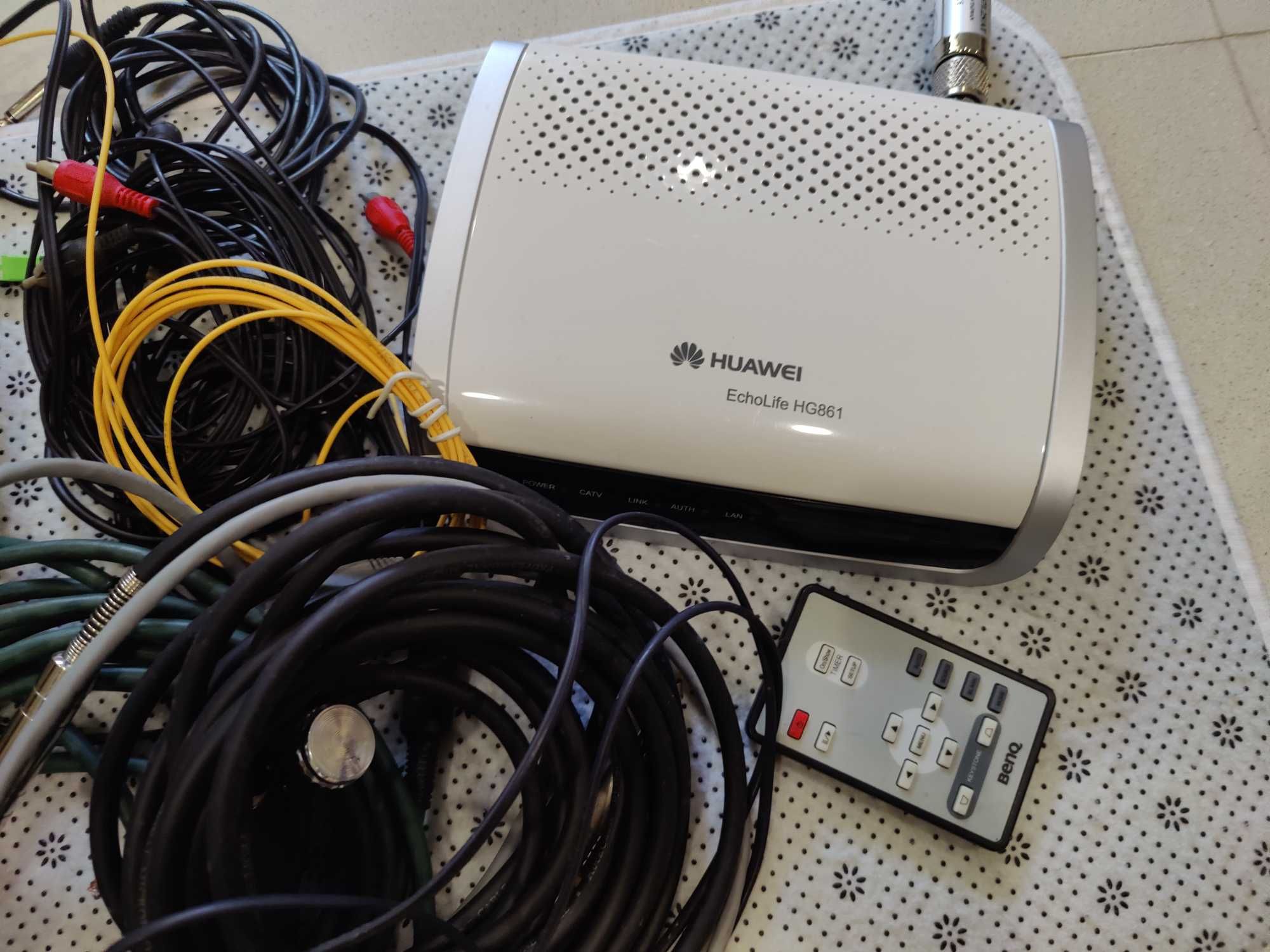 Lote de cabos audio/video, router e comando