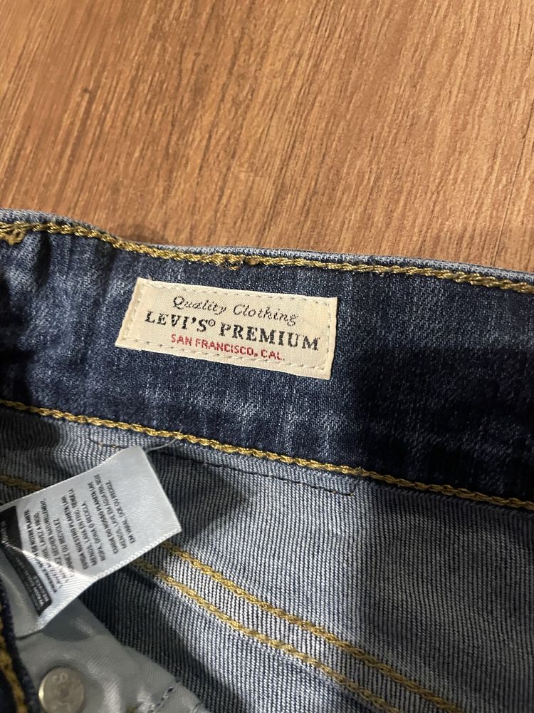 Spodnie Levis 711 Skinny Jeansy Slim Fit  rozmiar 26/30 raz założone