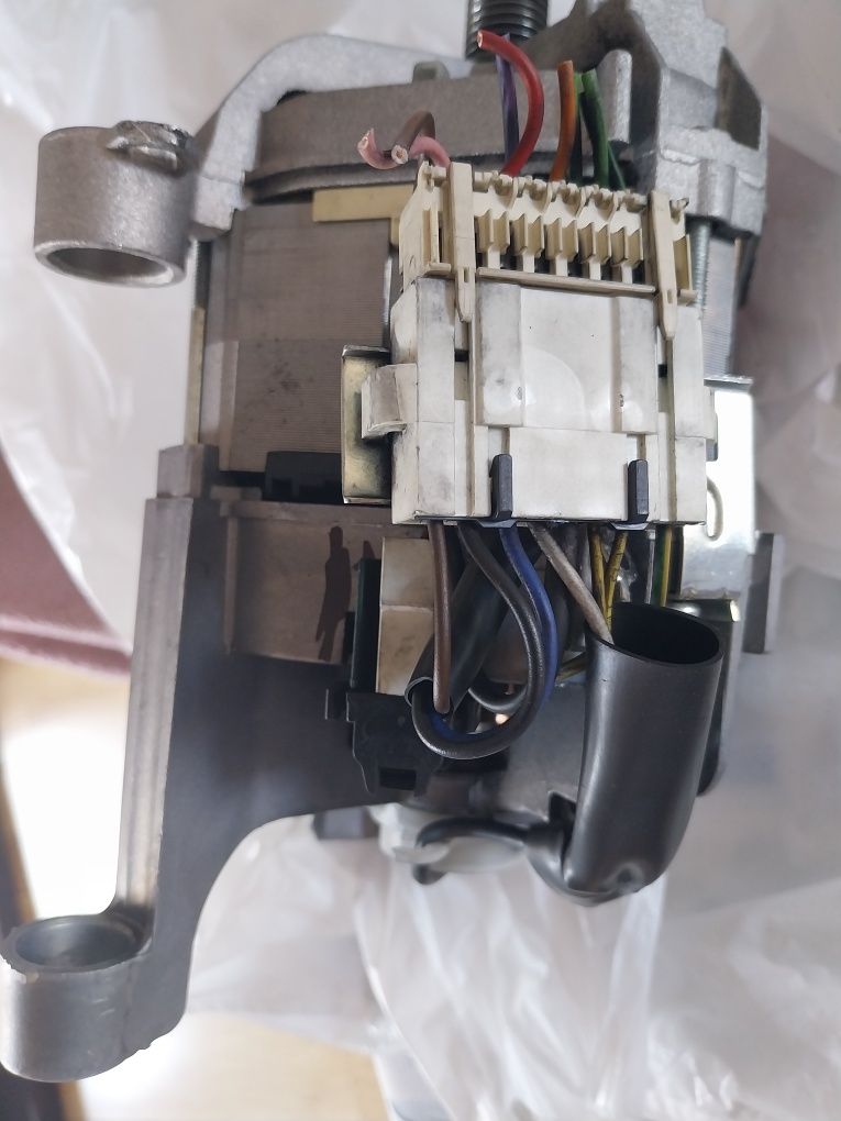 Sprzedam silnik do pralki automatycznej Beko WMB61242PT