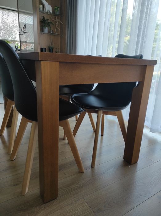 Sprzedam stół do jadalni 80x80