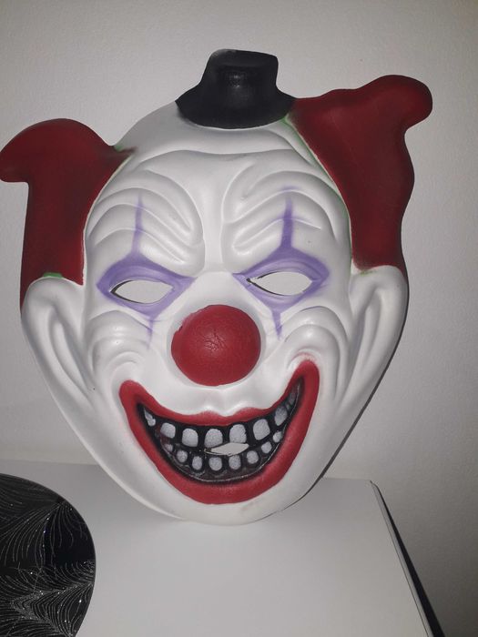 Maska na Halloween, peruka i inne gadżety