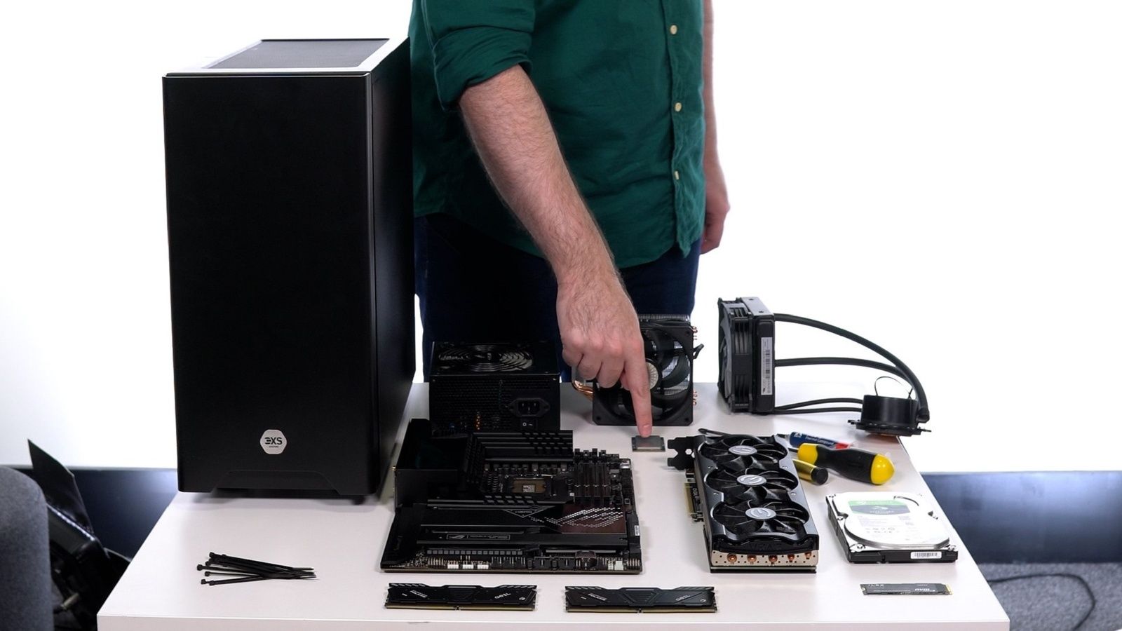 Serviços informáticos e reparações, desktop/laptop