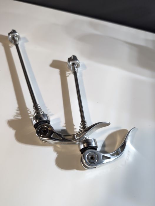 Zaciski do roweru kół szosowych, qr, szybkozamykacze