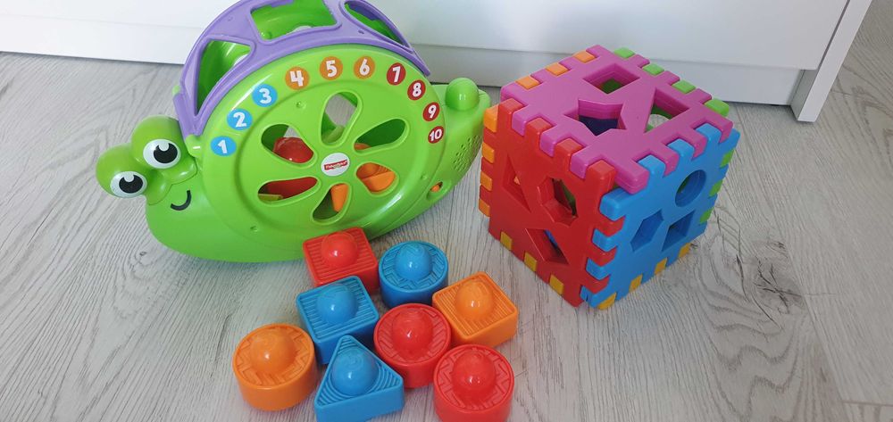 Ślimak Fisher Price i kostka z klockami