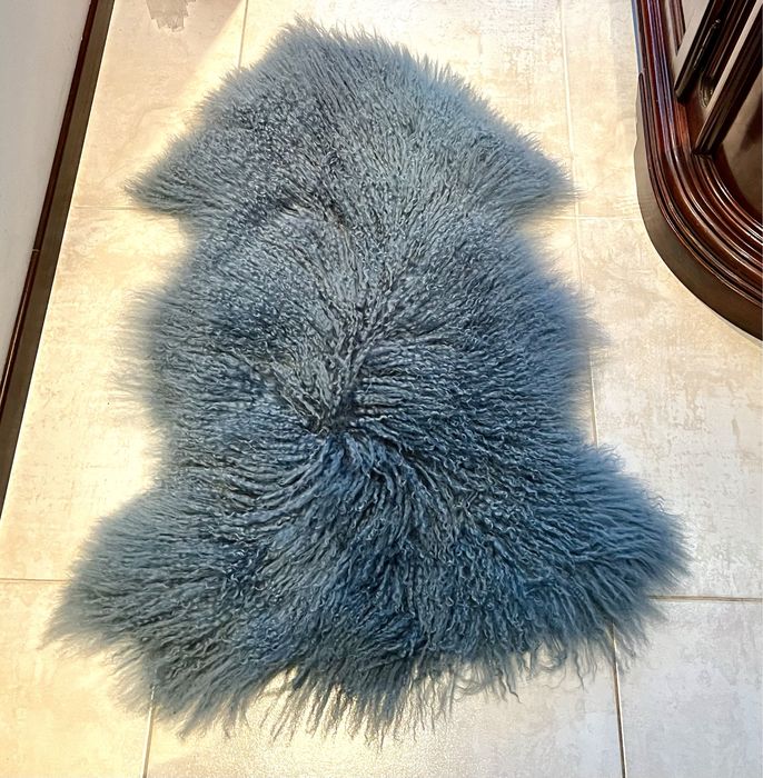 Dywan skórzany owcza skóra lama niebieski błękit blue