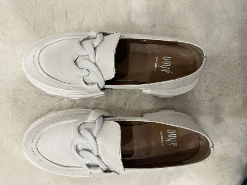 Mokasyny loafersy ovye rozm 39 biale skora