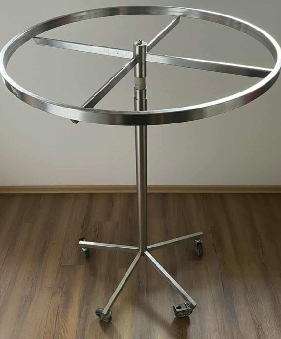 Stojaki okrągłe na ubrania