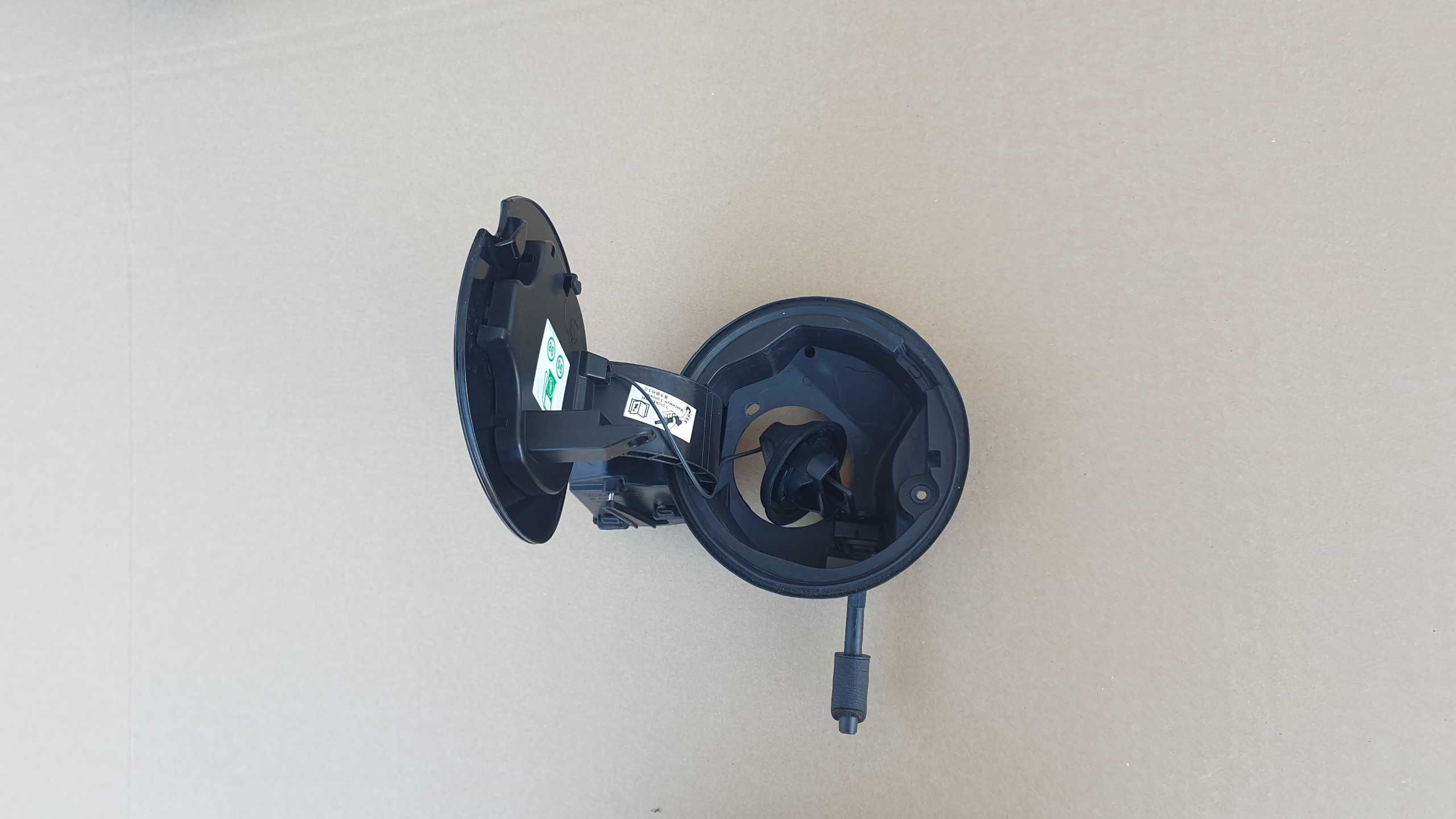 Renault Clio IV 4 HB hatchback klapka wlewu paliwa TEGNE