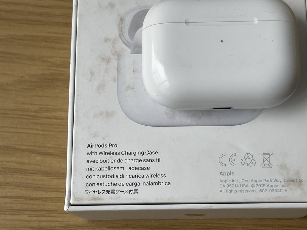 Кейс з під AirPods Pro