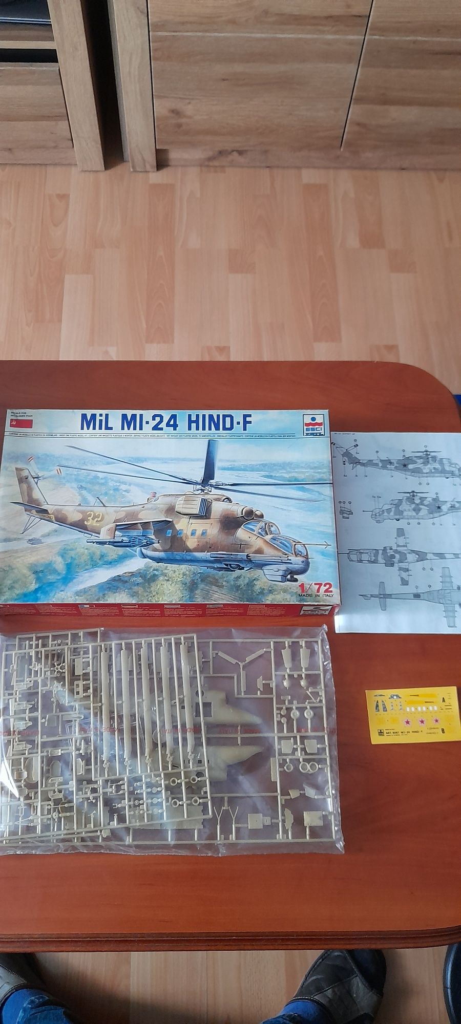 Helikopter MI-24 HIND-F. Skala 1:72.